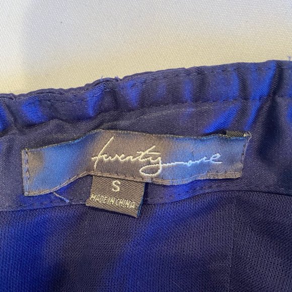 Dress - Picture 4 of 4